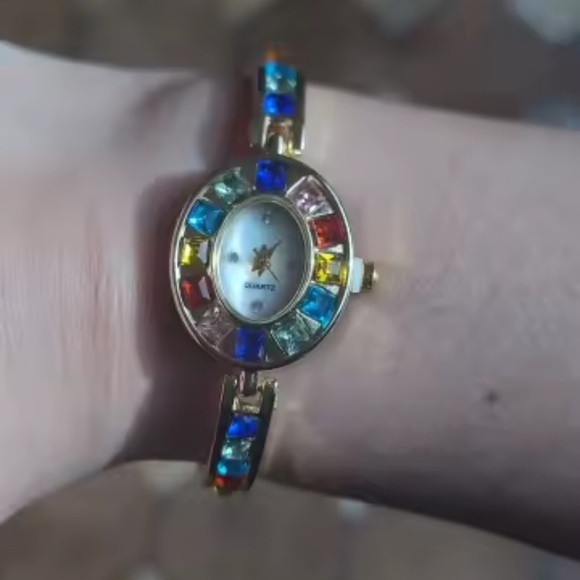 Vintage Gold Multicolor Quartz Watch - Picture 12 of 12